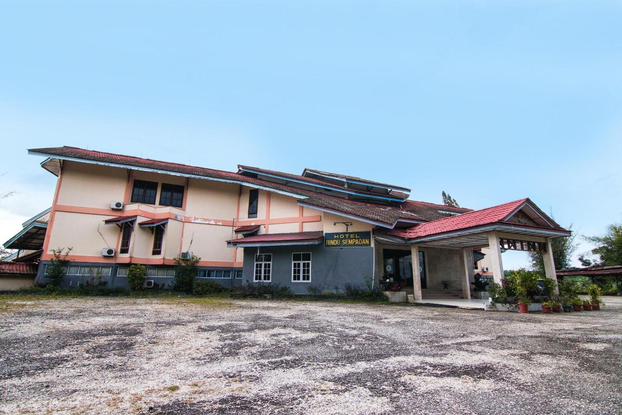 Oyo 92330 Hotel Rindu Sempadan Near Taman Wisata Rindu Sempadan Pekanbaru Eksteriør billede
