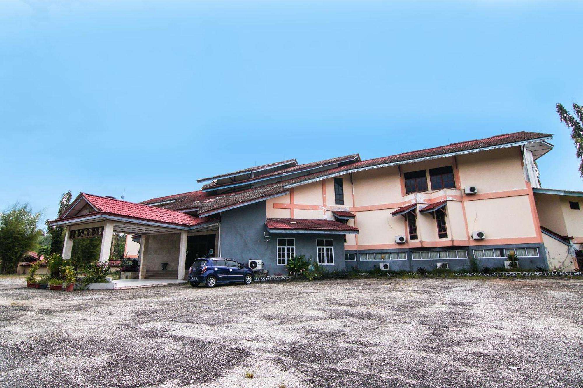 Oyo 92330 Hotel Rindu Sempadan Near Taman Wisata Rindu Sempadan Pekanbaru Eksteriør billede
